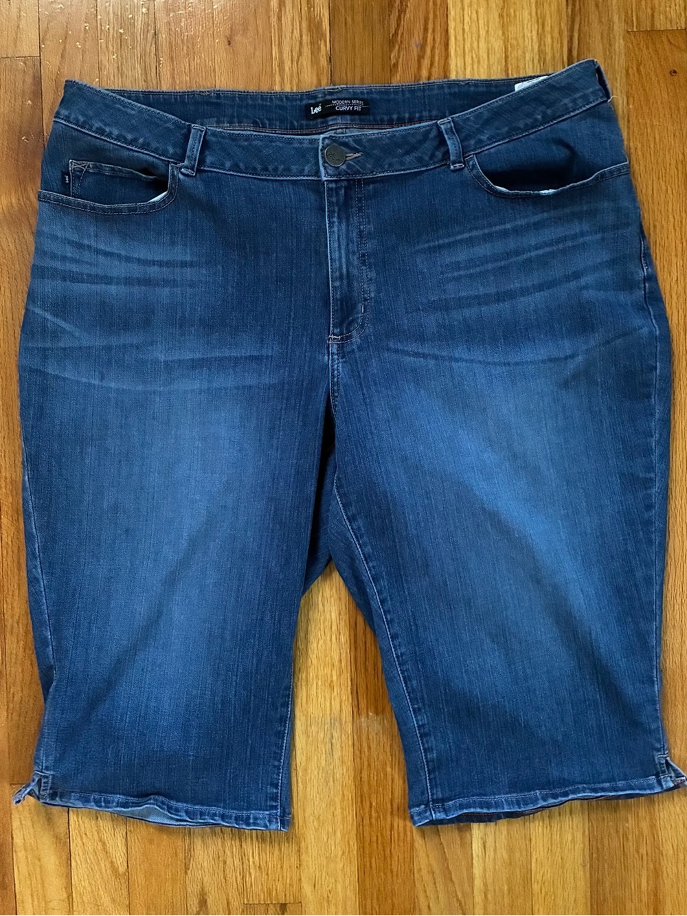 Lee Modern Series Curvy Fit Mid-Rise Medium Wash Bermuda Shorts Women’s Size 22W